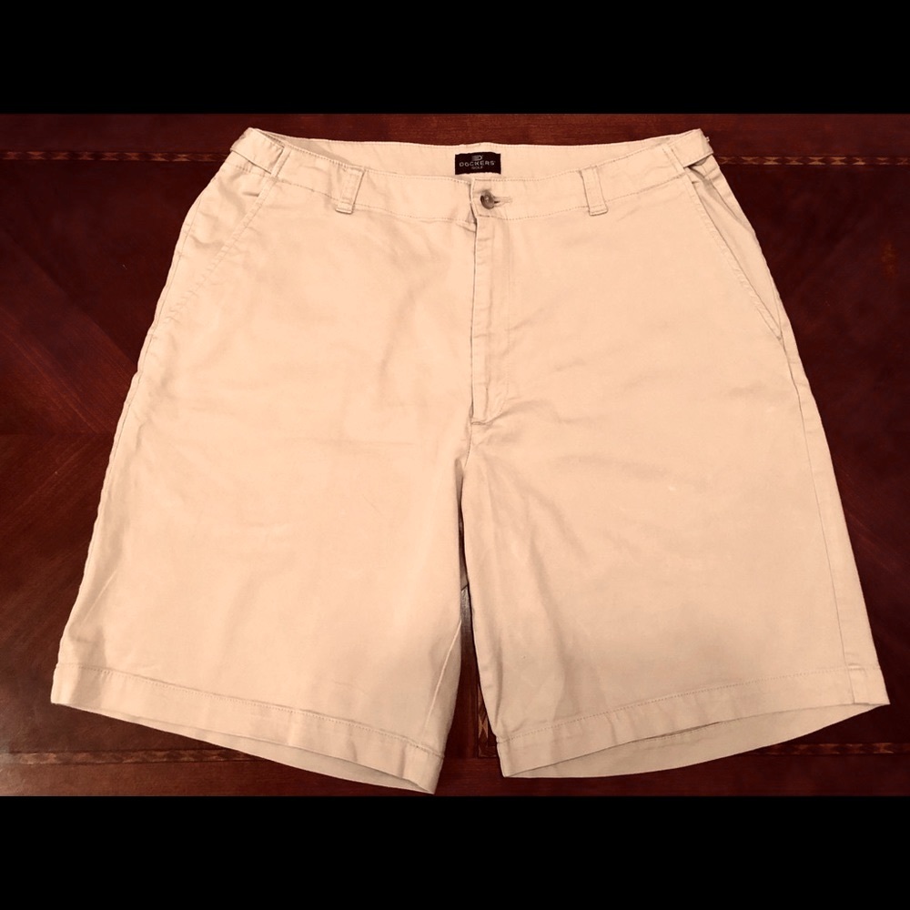 Docker Golf Shorts Size 36